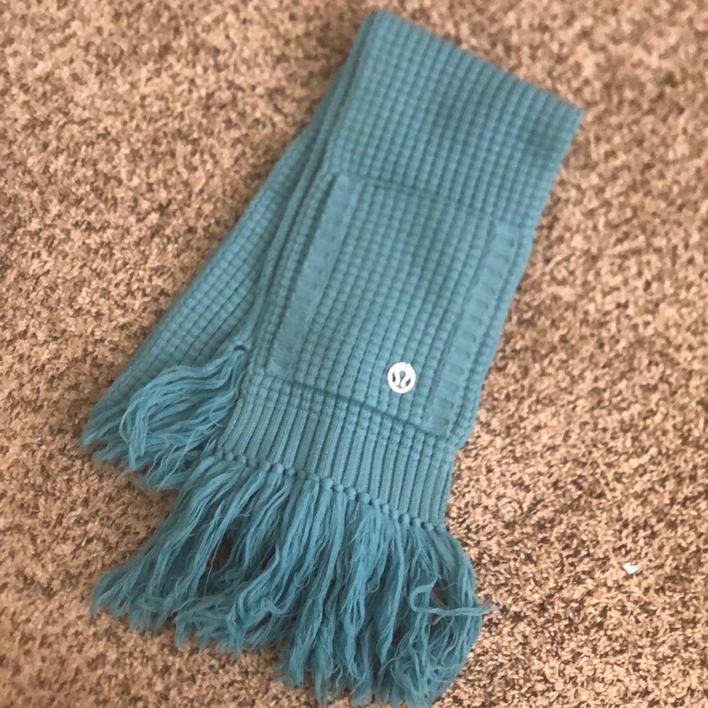 Lululemon scarf